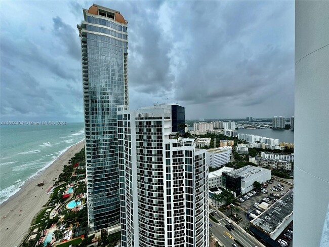 Building Photo - 18101 Collins Ave