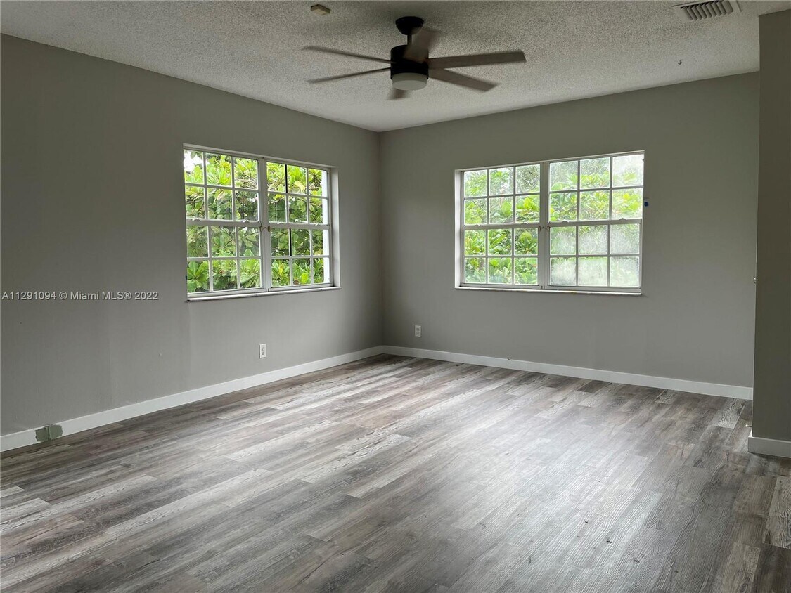 Fort Lauderdale, 
                        , –