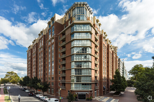 1000 New Jersey Ave SE - Capitol Hill Tower