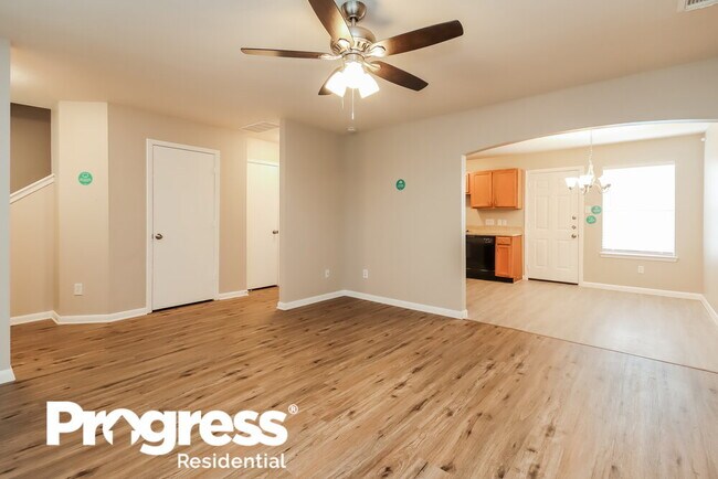 Foto del edificio - 6332 Mountain Pines Ln