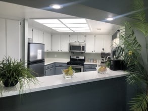 Harbor Village Apartments photo'