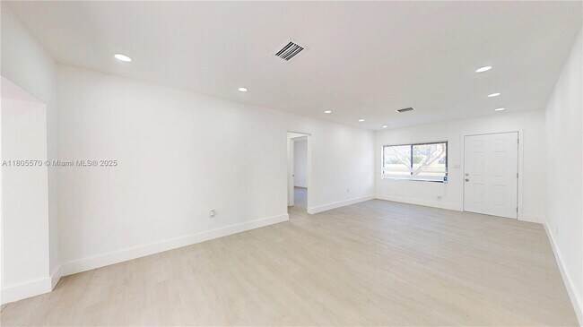 Foto del edificio - $3,990MONTHLY;355 NE 111TH ST MIAMI, FL 33161