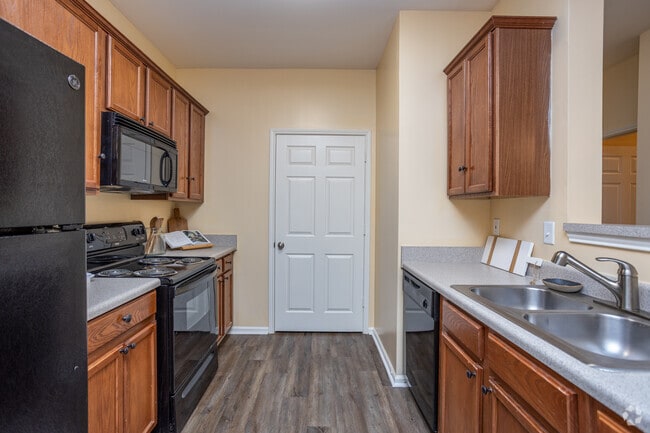 2BR, 2BA - 1,258SF - Kitchen - Mill Creek Run