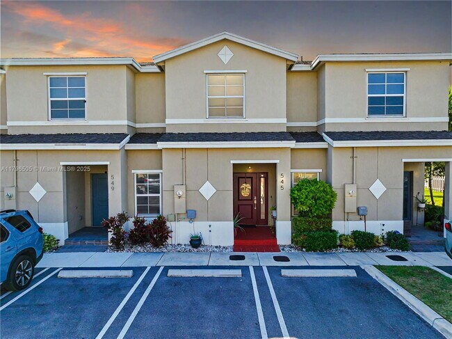 Photo - 545 NE 5th Pl Townhome