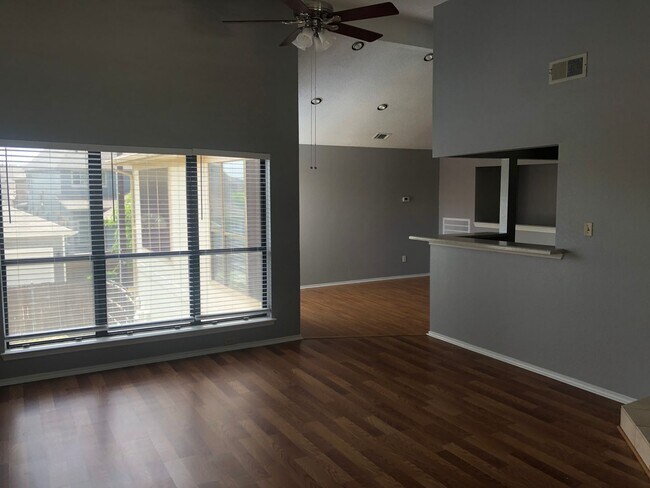 Foto del edificio - Amazing Location in Carrollton!!