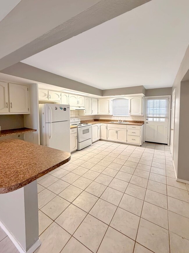 Building Photo - 1901 W Jackson Ave