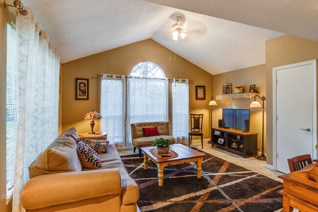 Building Photo - 1011 Crystal Way