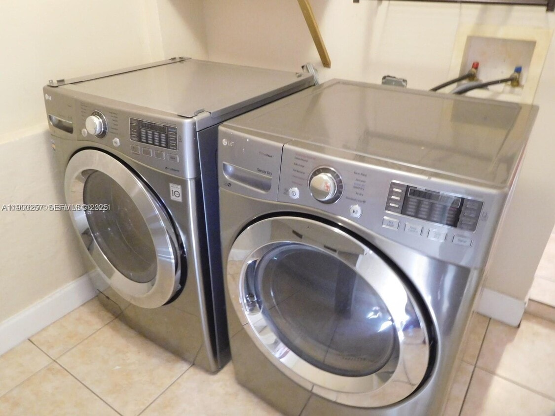 Building Photo - 2220 Grant St