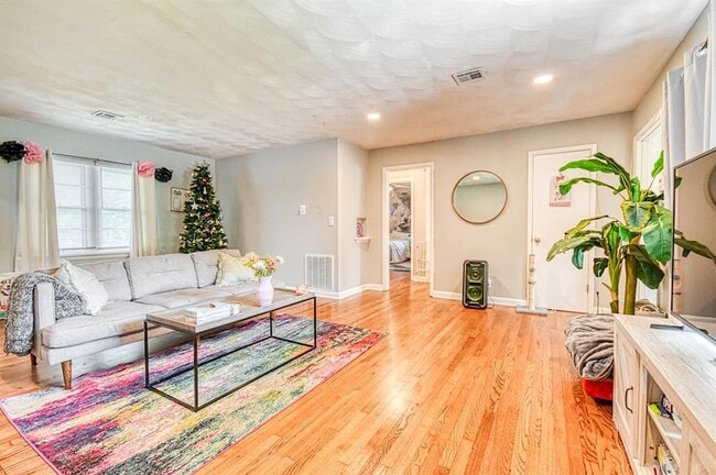 Foto del edificio - 1205 Westlawn Dr