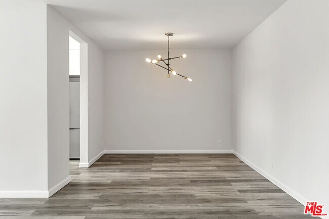 Foto del edificio - 645 Westmount Dr