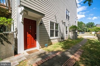 Building Photo - 2056 Shirlington Rd