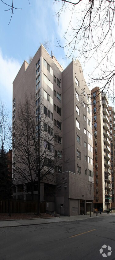 Building Photo - 177 Mutual St