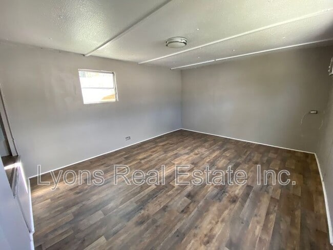 Building Photo - 4900 Tice St