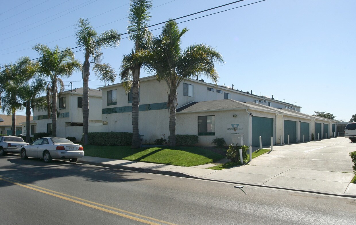 Foto del edificio - Palm City Townhomes