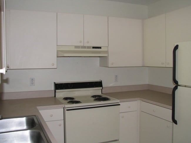 Building Photo - 42 Banyan Dr