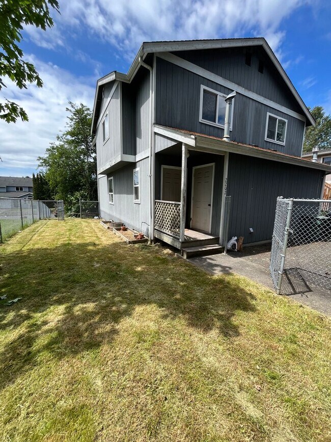 Building Photo - 3 Bedroom  1.5 Bath Townhouse  w/ Detached Garage near Whatcom Falls Park
