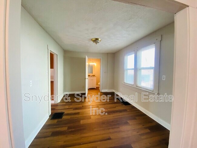 Foto del edificio - 748 Merton Ave