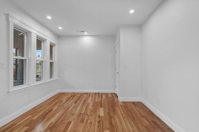 Building Photo - 35 Farragut Ave