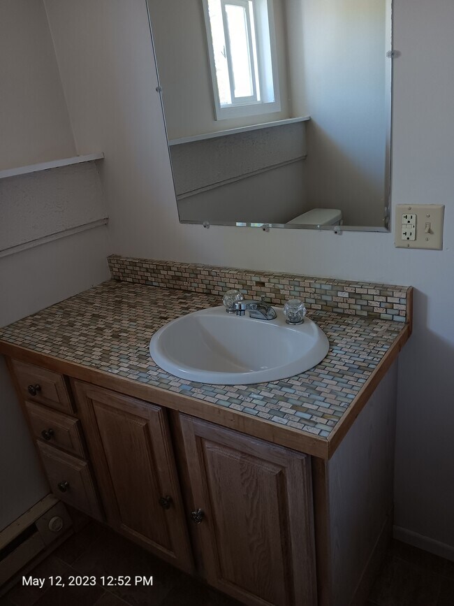 Bath - 4937 S Catherine St