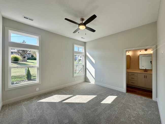 Building Photo - Spacious, Brand New 2 Bedroom 2 Bath Luxur...