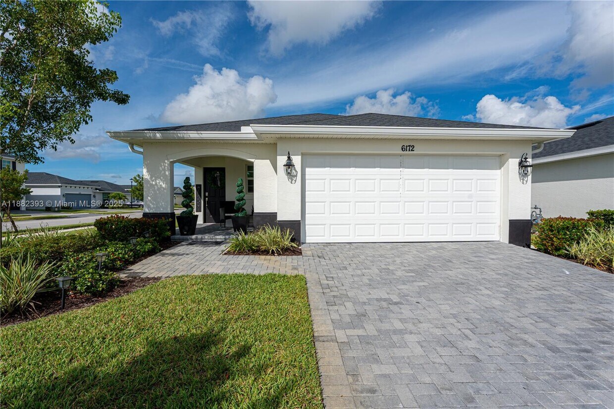 Foto principal - 6172 NW Sweetwood Dr