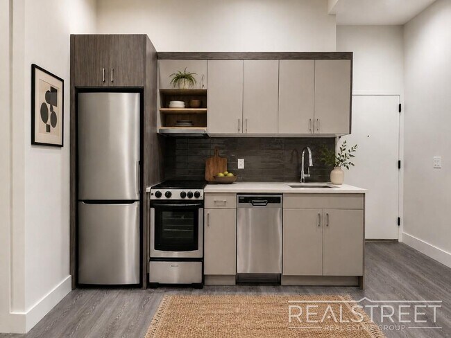 Foto del edificio - Stunning 1 BED in Crown Heights with Backyard & W/D hookup in unit!