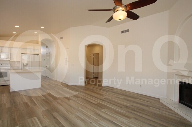 Building Photo - 1360 S Villas Ct