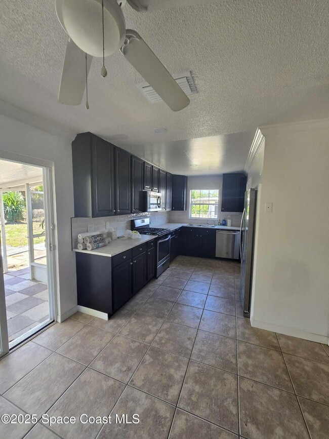 Building Photo - 261 Narvaez Dr