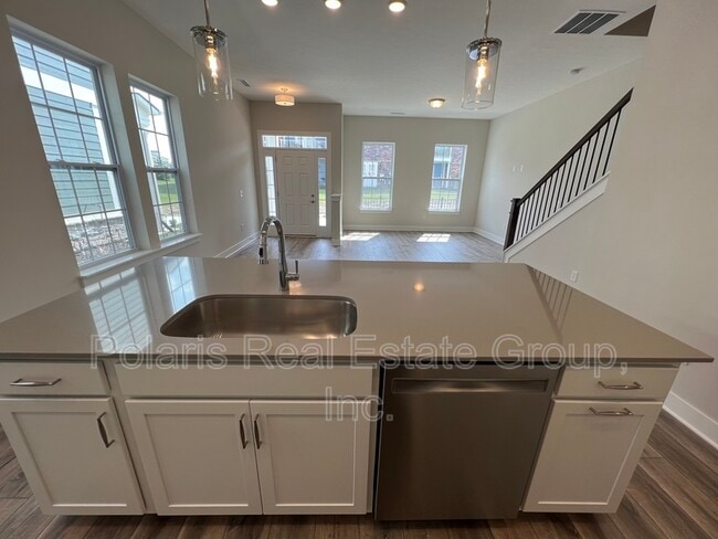 Foto del edificio - 561 Steinbeck Pl