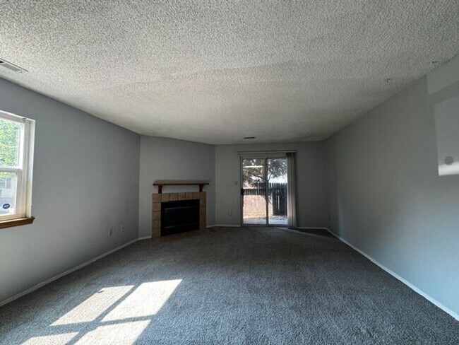 Foto del edificio - 4349 Hunting Meadows Cir