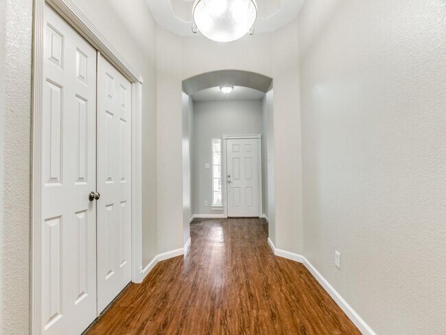 Foto del edificio - 213 Millford Rd