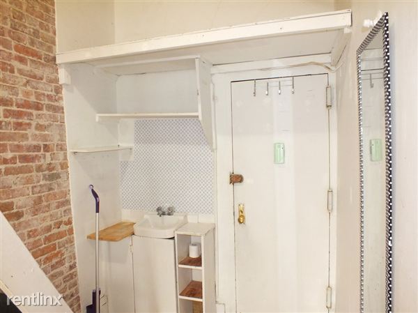 Building Photo - 345 W 48th St