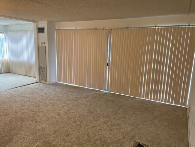 Building Photo - Clean 1 Bdrm, Central AC, ALL utilities included!