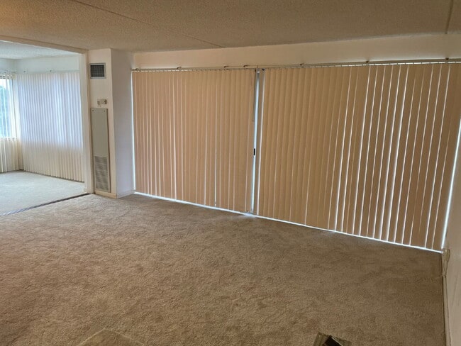 Photo - Clean 1 Bdrm, Central AC, ALL utilities included! Apartment