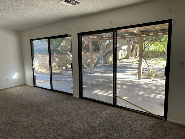 Building Photo - 10438 Cozycroft Ave