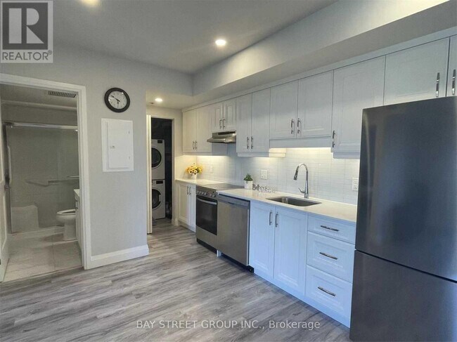 Photo du bâtiment - 5698 Main St