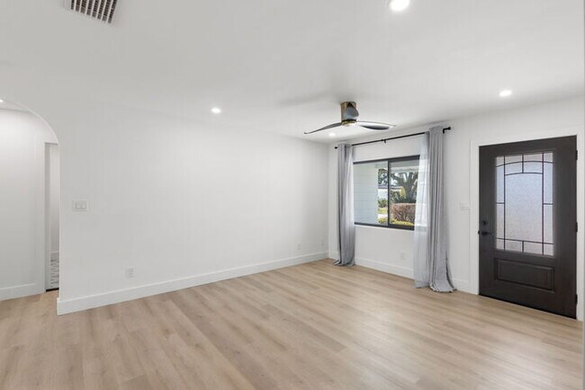 Foto del edificio - NEWLY RENOVATED Home For Rent in St Peters...