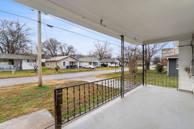 Building Photo - Rossville home!