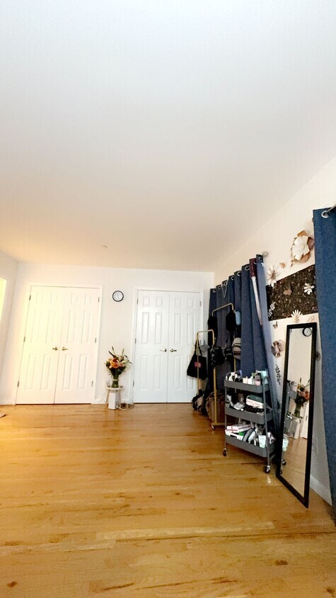 Master Bedroom - 360 Sip Ave