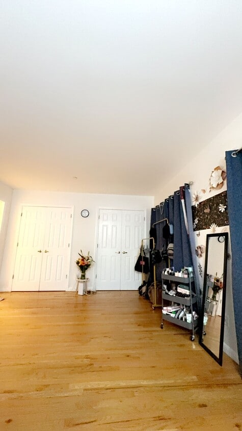Master Bedroom - 360 Sip Ave