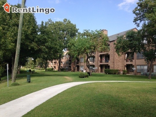 Building Photo - 9988 Windmill Lakes Blvd
