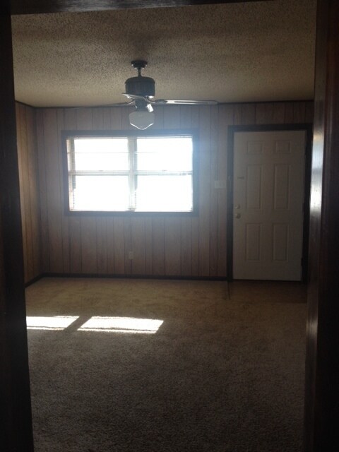 Building Photo - Near Hospital and Sandia Elementary Pets A...