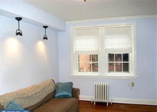 Building Photo - 2128 St James Pl