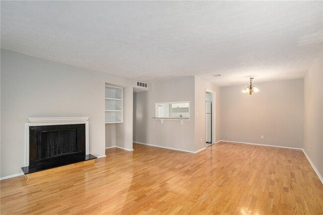 Foto del edificio - 1115 Summit N Dr NE