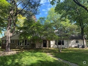 Building Photo - 17 Hilltop Dr W