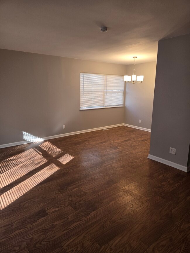 Frontroom - 120 W North Ave