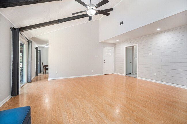 Building Photo - 16607 Neumann Dr