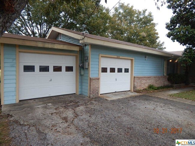 Building Photo - 572 Gruene Rd