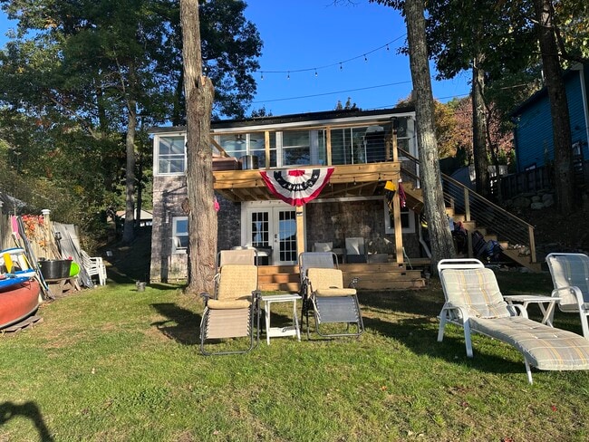 Foto del edificio - 30 Klondike Rd