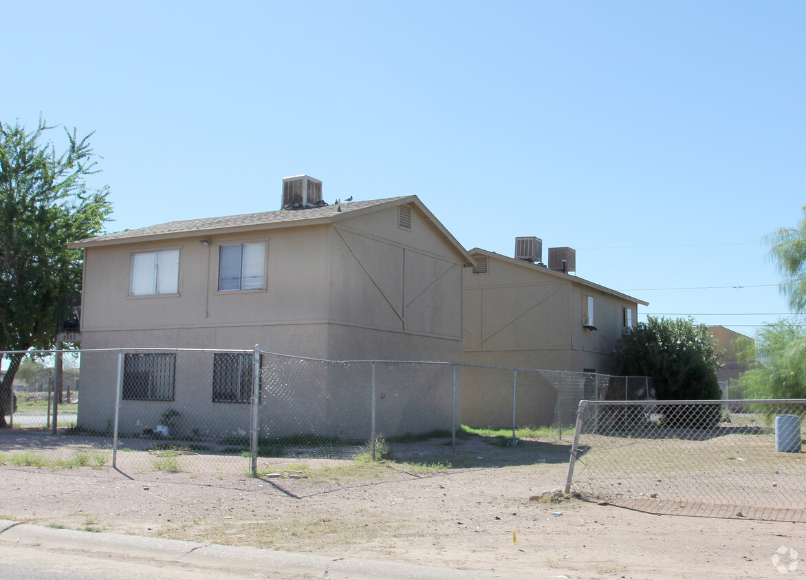 Building Photo - Pueblo Apartments